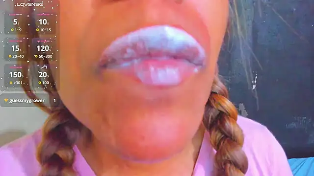 Snapshot of KamariaFyre chatting on 29, 11, 2025 KamariaFyre online show from 29, 11, 2025