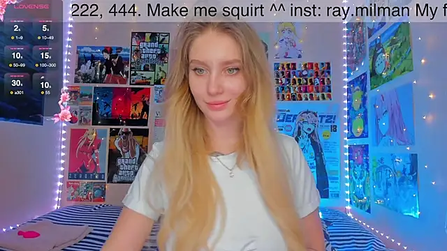 Snapshot of AliceMilman chatting on 5, 1, 2025 AliceMilman online show from 5, 1, 2025