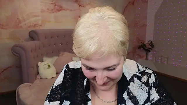 Sandra Snow online show from 19, 12, 2024