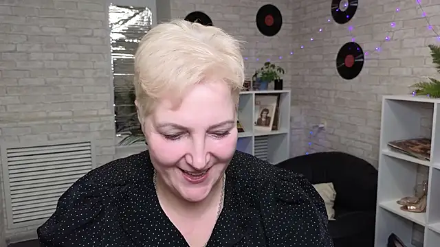 Sandra Snow online show from 22, 12, 2024