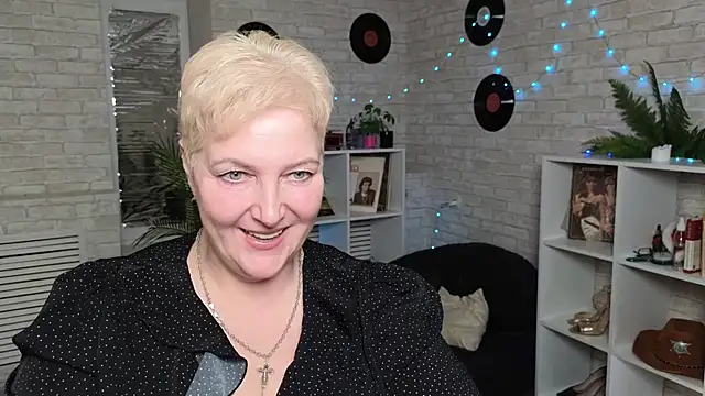 Sandra Snow online show from 23, 12, 2024