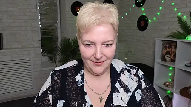 Sandra Snow online show from 24, 12, 2024