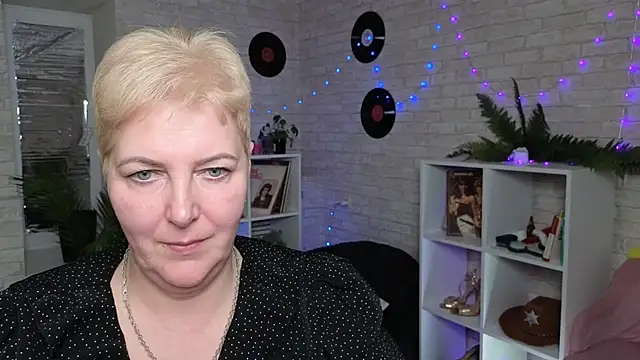 Sandra Snow online show from 28, 12, 2024