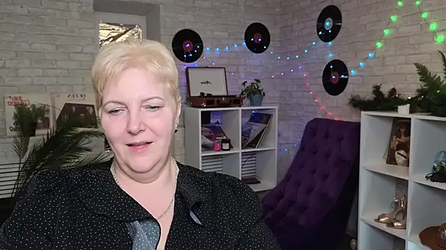 Sandra Snow online show from 22, 1, 2025