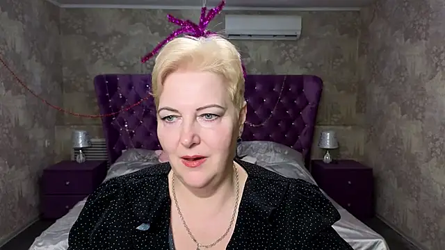 Sandra Snow online show from 12, 2, 2025