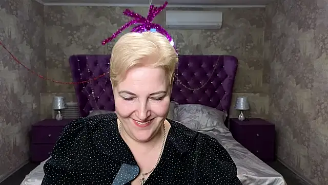 Sandra Snow online show from 12, 2, 2025