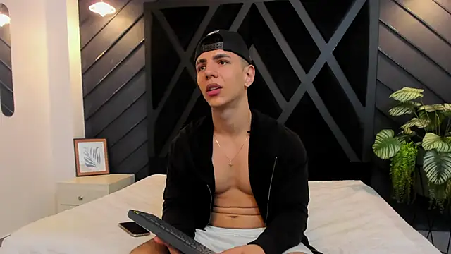 Flynn Riider online show from 8, 2, 2025