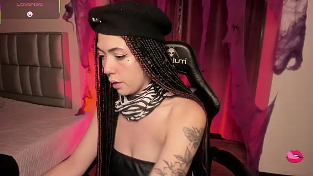 Aurora Hotson online show from 8, 10, 2025