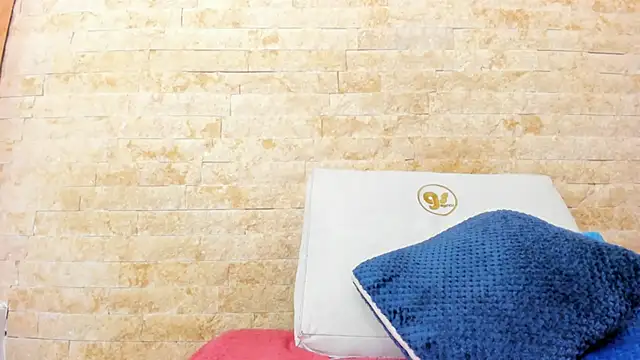 Snapshot of mia_roldan_ chatting on 2, 12, 2025 mia roldan online show from 2, 12, 2025