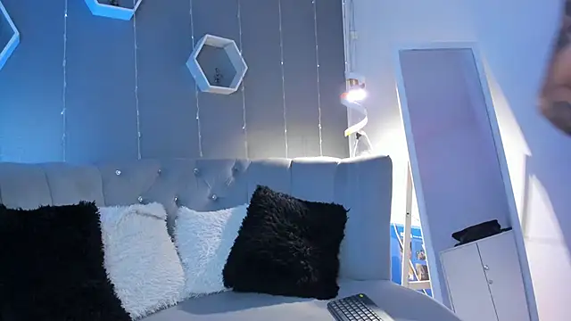 slutty venus online show from 4, 3, 2025