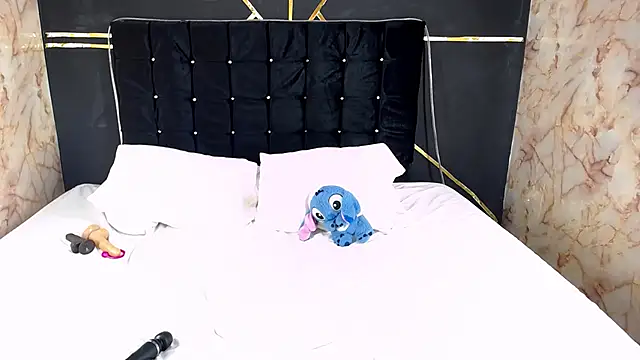 AmandaRobers online show from 12, 12, 2024