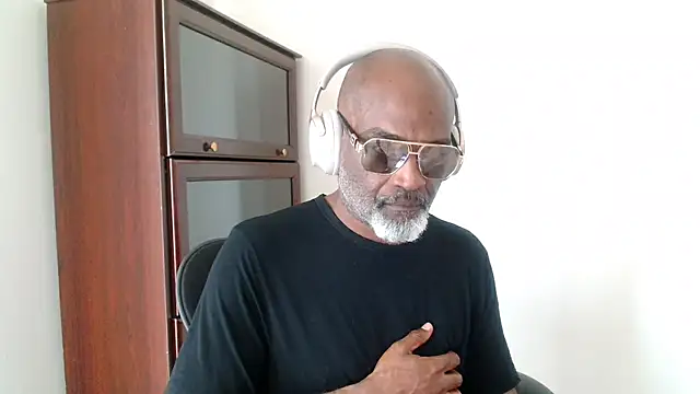 Snapshot of sinnernoir chatting on 16, 4, 2026 sinnernoir online show from 16, 4, 2026