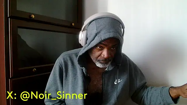 Snapshot of sinnernoir chatting on 2, 5, 2026 sinnernoir online show from 2, 5, 2026