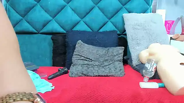 Snapshot of PENELOPELEWISs chatting on 28, 9, 2025 PENELOPELEWISs online show from 28, 9, 2025