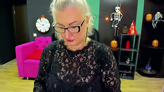 ChristyBrooks online show from 25, 10, 2025