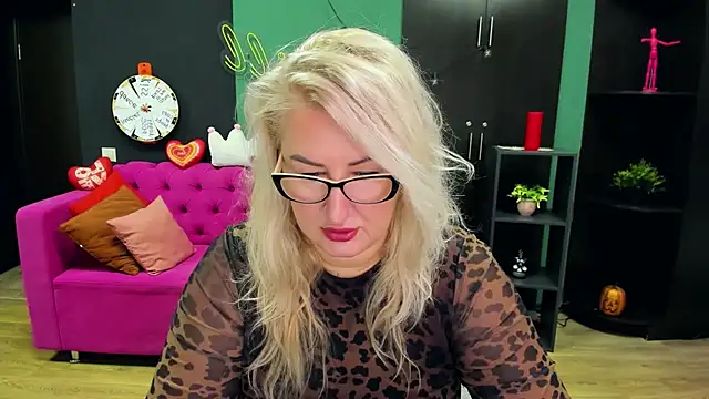 ChristyBrooks online show from 12, 11, 2025