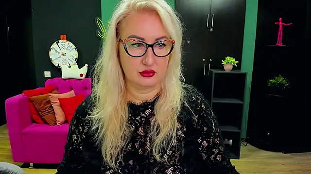 ChristyBrooks online show from 25, 11, 2025