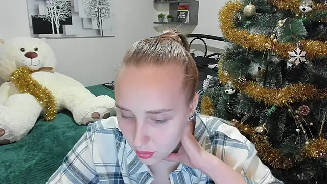 Snapshot of LinaTruly chatting on 14, 1, 2025 LinaTruly online show from 14, 1, 2025