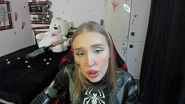 Snapshot of LinaTruly chatting on 29, 10, 2025 LinaTruly online show from 29, 10, 2025