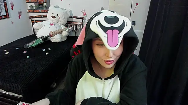 Snapshot of LinaTruly chatting on 31, 10, 2025 LinaTruly online show from 31, 10, 2025