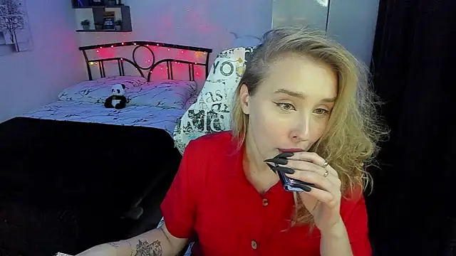 Snapshot of LinaTruly chatting on 3, 11, 2025 LinaTruly online show from 3, 11, 2025