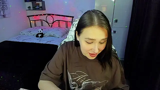 Snapshot of LinaTruly chatting on 6, 11, 2025 LinaTruly online show from 6, 11, 2025