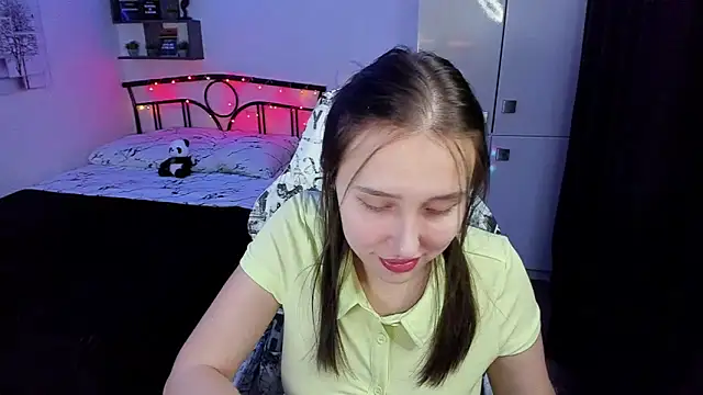 Snapshot of LinaTruly chatting on 13, 11, 2025 LinaTruly online show from 13, 11, 2025