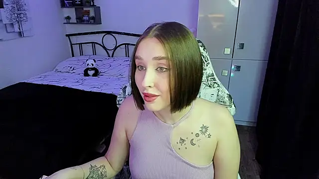 Snapshot of LinaTruly chatting on 24, 11, 2025 LinaTruly online show from 24, 11, 2025