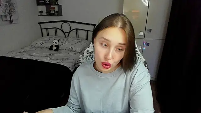 Snapshot of LinaTruly chatting on 26, 11, 2025 LinaTruly online show from 26, 11, 2025