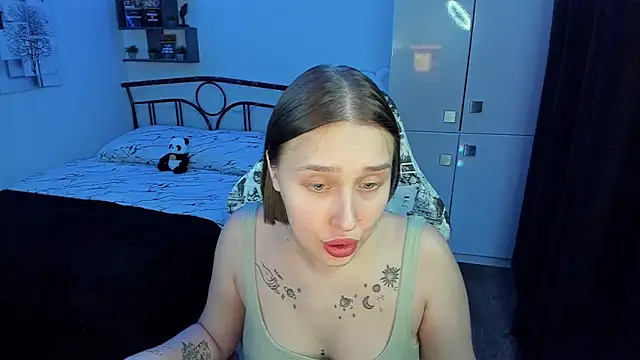 Snapshot of LinaTruly chatting on 1, 12, 2025 LinaTruly online show from 1, 12, 2025