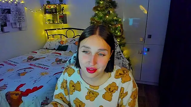 Snapshot of LinaTruly chatting on 15, 12, 2025 LinaTruly online show from 15, 12, 2025