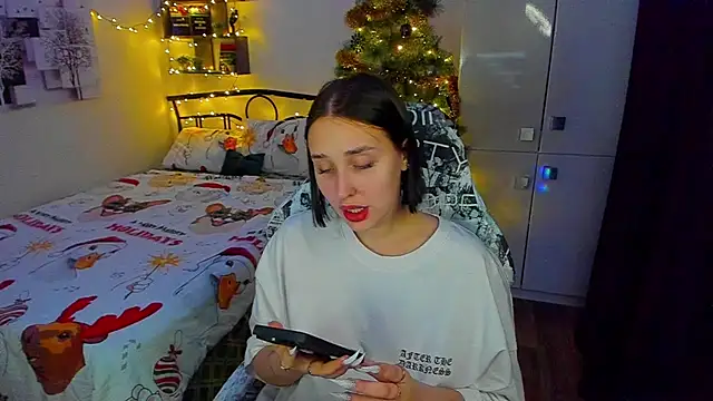 Snapshot of LinaTruly chatting on 17, 12, 2025 LinaTruly online show from 17, 12, 2025