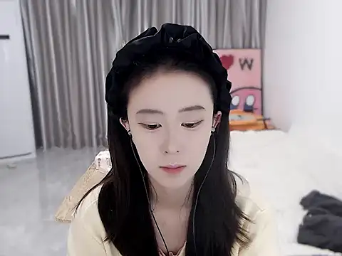 LOLO-yaya online show from 17, 12, 2024