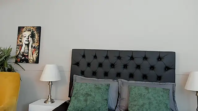 Snapshot of Robin_Rief chatting on 18, 10, 2025 Robin Rief online show from 18, 10, 2025