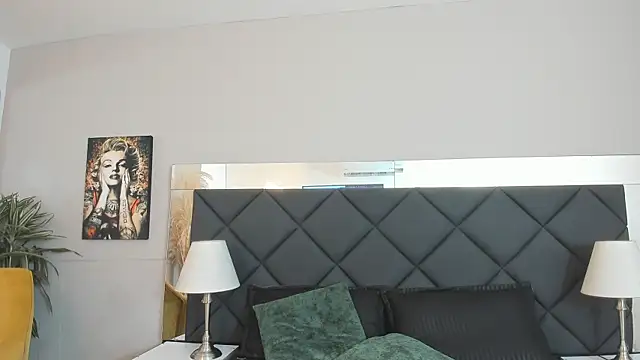 Snapshot of Robin_Rief chatting on 11, 11, 2025 Robin Rief online show from 11, 11, 2025