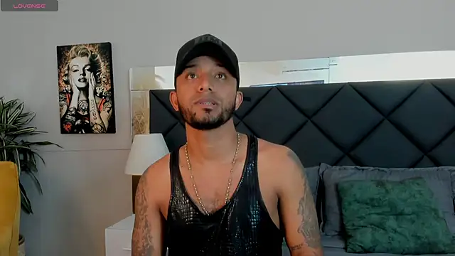 Snapshot of Robin_Rief chatting on 12, 11, 2025 Robin Rief online show from 12, 11, 2025