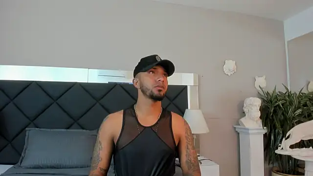 Snapshot of Robin_Rief chatting on 18, 11, 2025 Robin Rief online show from 18, 11, 2025