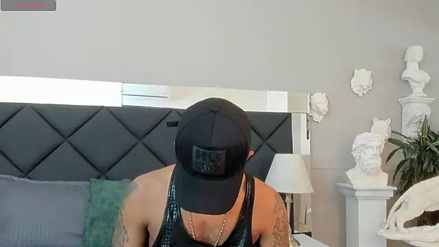 Snapshot of Robin_Rief chatting on 20, 11, 2025 Robin Rief online show from 20, 11, 2025