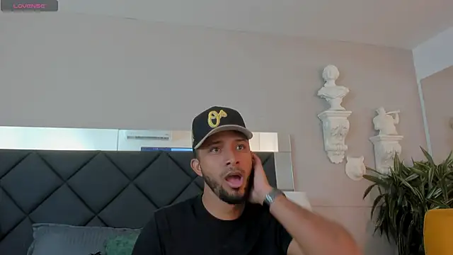 Snapshot of Robin_Rief chatting on 23, 11, 2025 Robin Rief online show from 23, 11, 2025