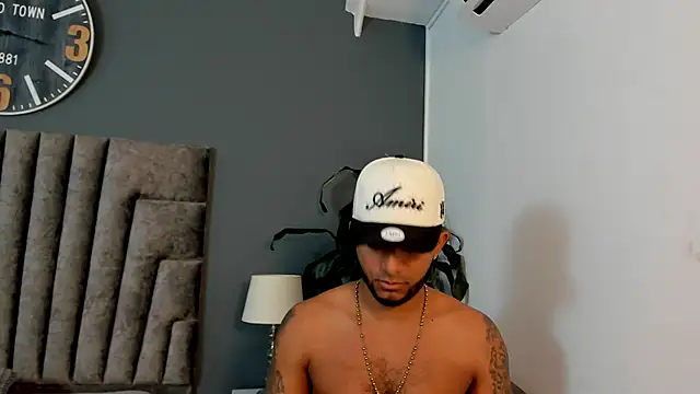 Snapshot of Robin_Rief chatting on 30, 11, 2025 Robin Rief online show from 30, 11, 2025