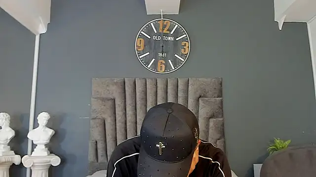 Snapshot of Robin_Rief chatting on 6, 6, 2026 Robin Rief online show from 6, 6, 2026