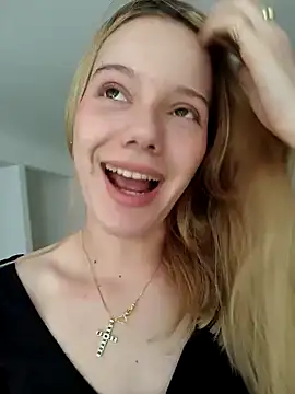 Snapshot of NicoleCut chatting on 3, 2, 2025 NicoleCut online show from 3, 2, 2025