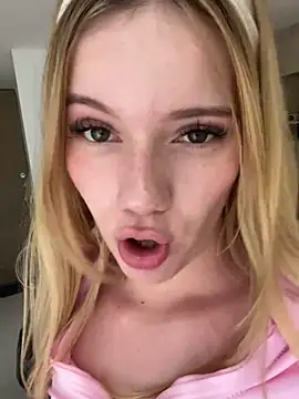 Snapshot of NicoleCut chatting on 18, 2, 2025 NicoleCut online show from 18, 2, 2025