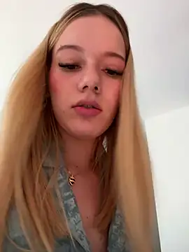 Snapshot of NicoleCut chatting on 27, 2, 2025 NicoleCut online show from 27, 2, 2025