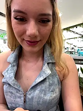 Snapshot of NicoleCut chatting on 1, 10, 2025 NicoleCut online show from 1, 10, 2025