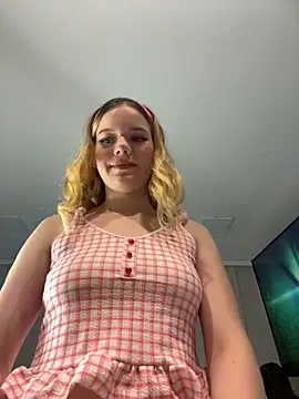 Snapshot of NicoleCut chatting on 10, 10, 2025 NicoleCut online show from 10, 10, 2025