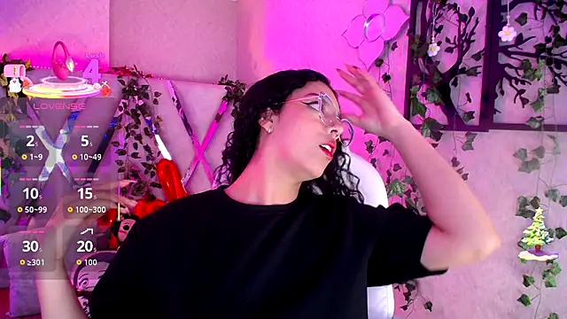 Snapshot of Aurora_Brownn chatting on 4, 12, 2025 Aurora Brownn online show from 4, 12, 2025