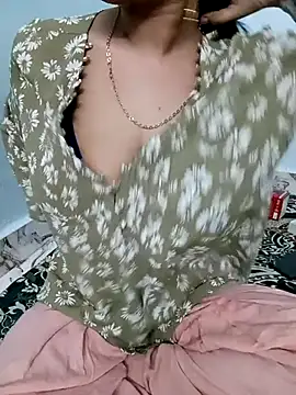 Snapshot of Haniya-143 chatting on 11, 11, 2025 Haniya-143 online show from 11, 11, 2025