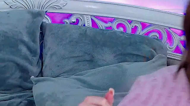 EvansMilana online show from 8, 1, 2025