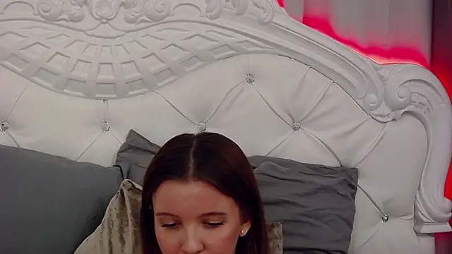 EvansMilana online show from 1, 3, 2025